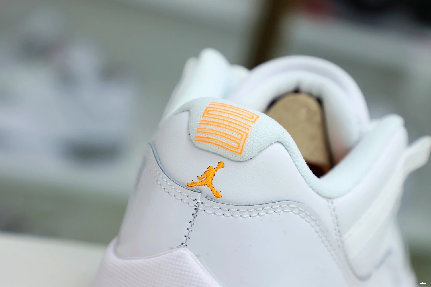 WMNS AIR 'BRIGHT CITRUS' 11 JORDAN RETRO LOW 0809